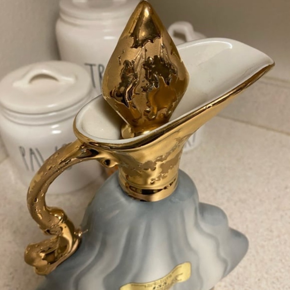 Vintage Jim Beam Ornate Ceramic Bourbon Decanter | Blue & Gold | 1970s | Empty - Picture 6 of 6